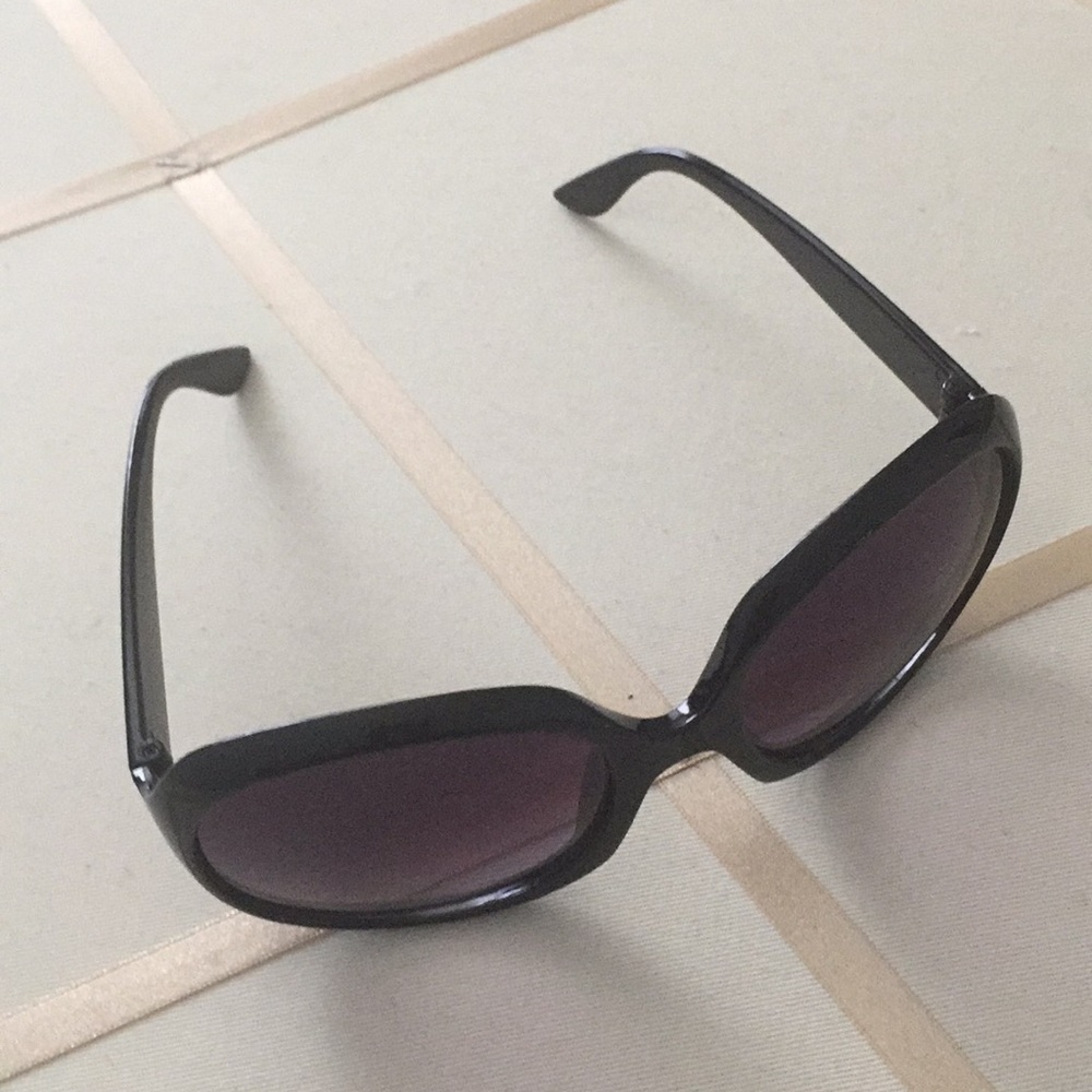 Sunglasses - Picture 3 of 4